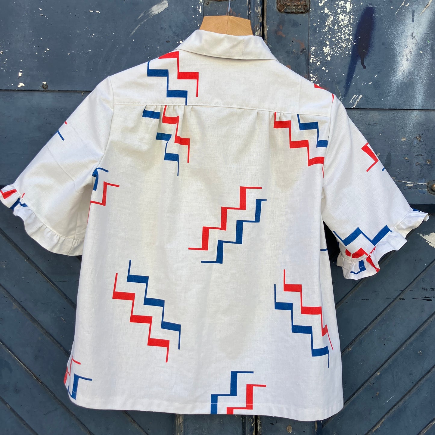 Geometric-print shirt with fancy ruffles around the sleeves