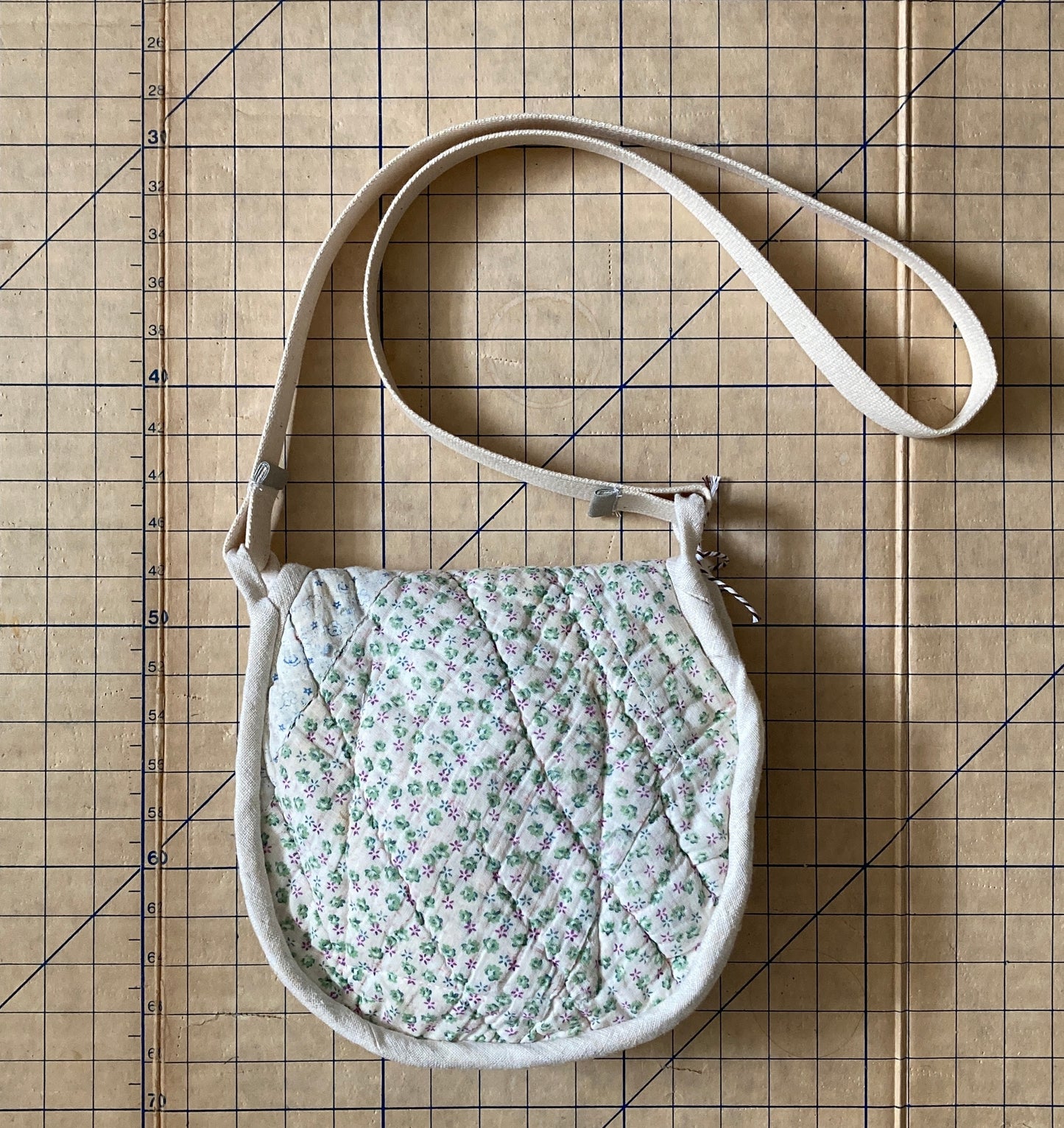 Handmade reclaimed antique patchwork quilt shoulder bag (coral popper)