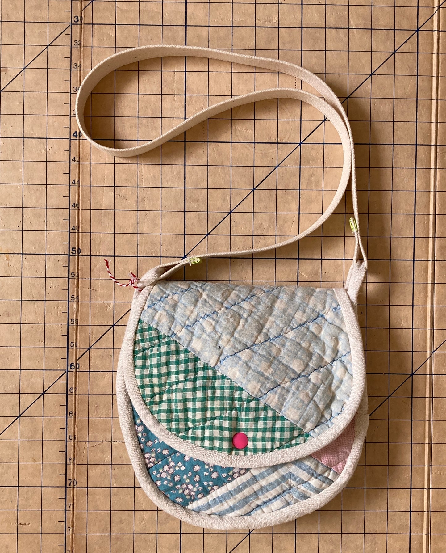 Handmade reclaimed antique patchwork quilt shoulder bag (pink popper)