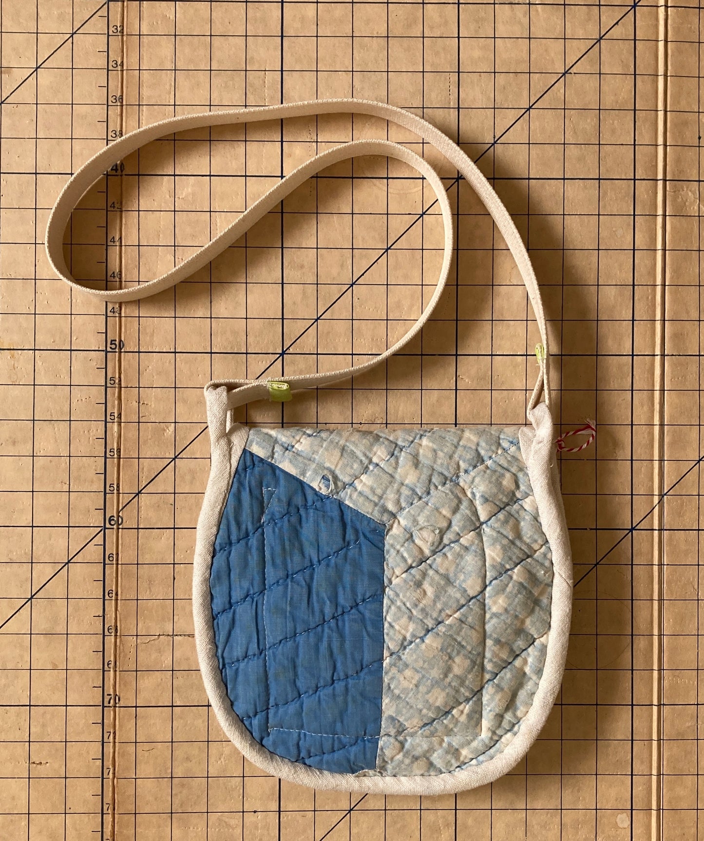 Handmade reclaimed antique patchwork quilt shoulder bag (pink popper)