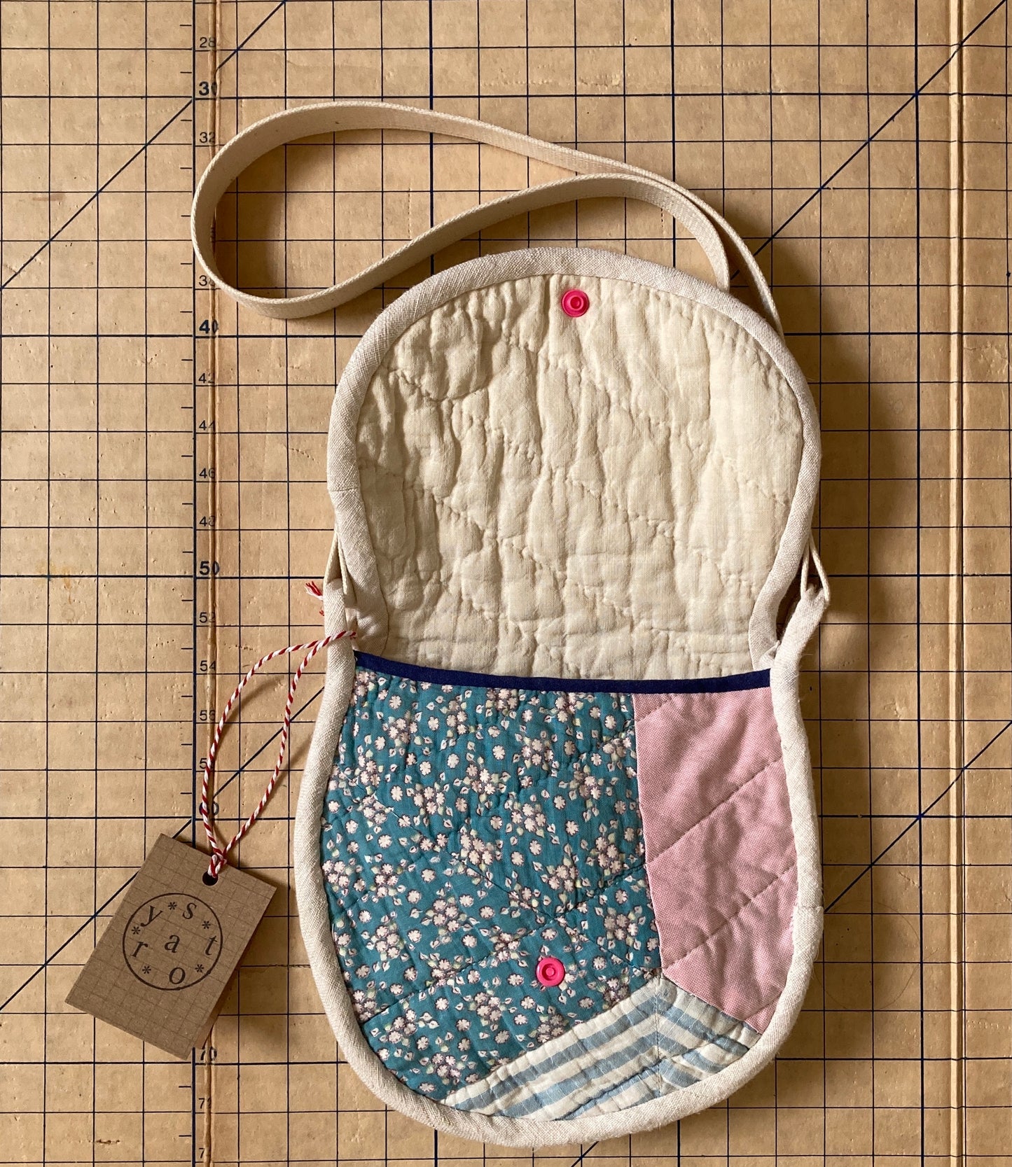 Handmade reclaimed antique patchwork quilt shoulder bag (pink popper)