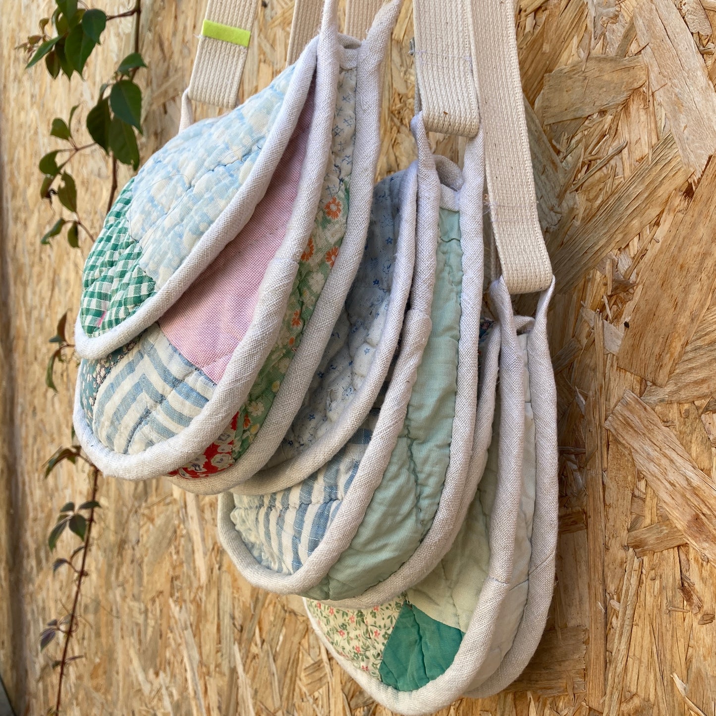 Handmade reclaimed antique patchwork quilt shoulder bag (pink popper)
