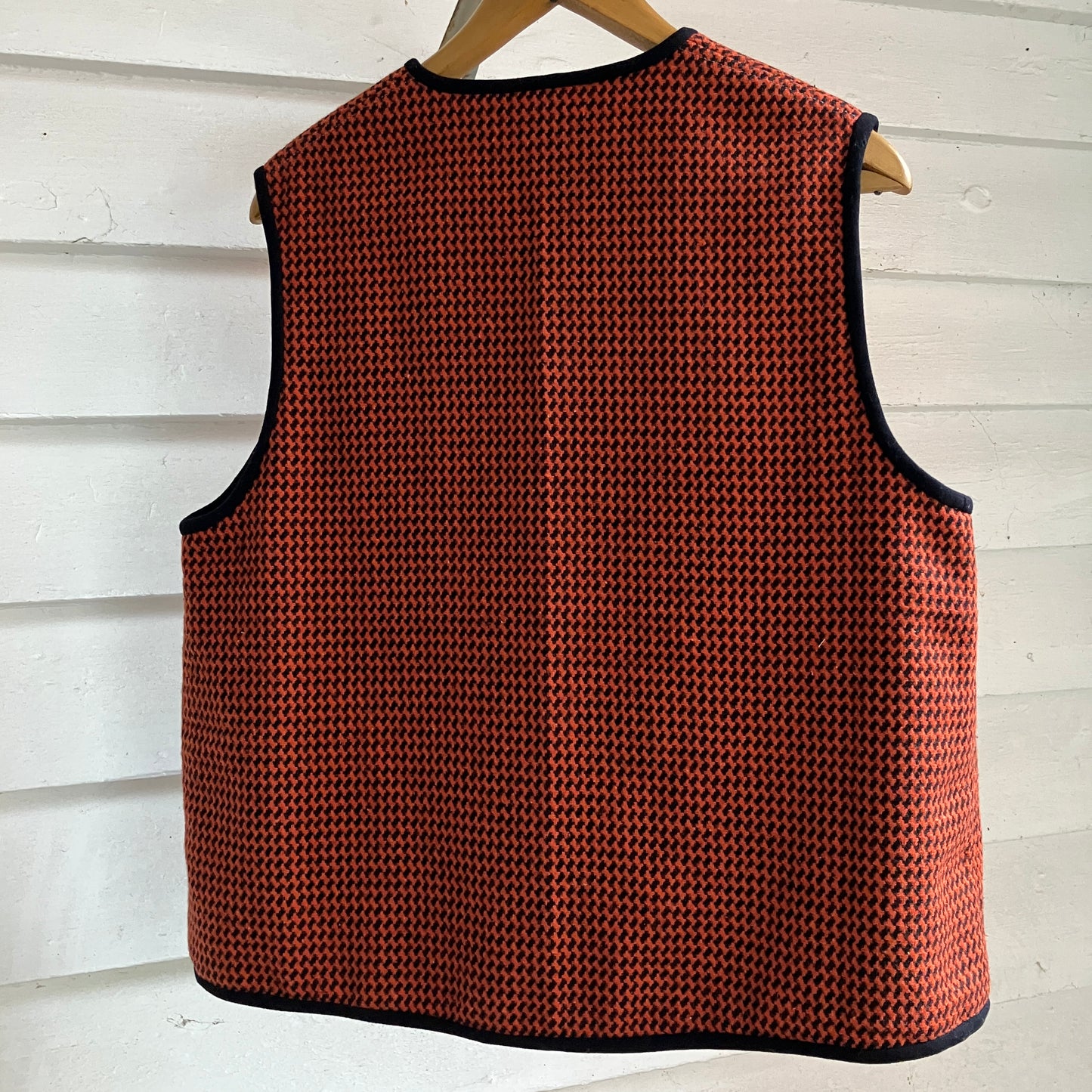 Button-front vest made from recycled wool fabric