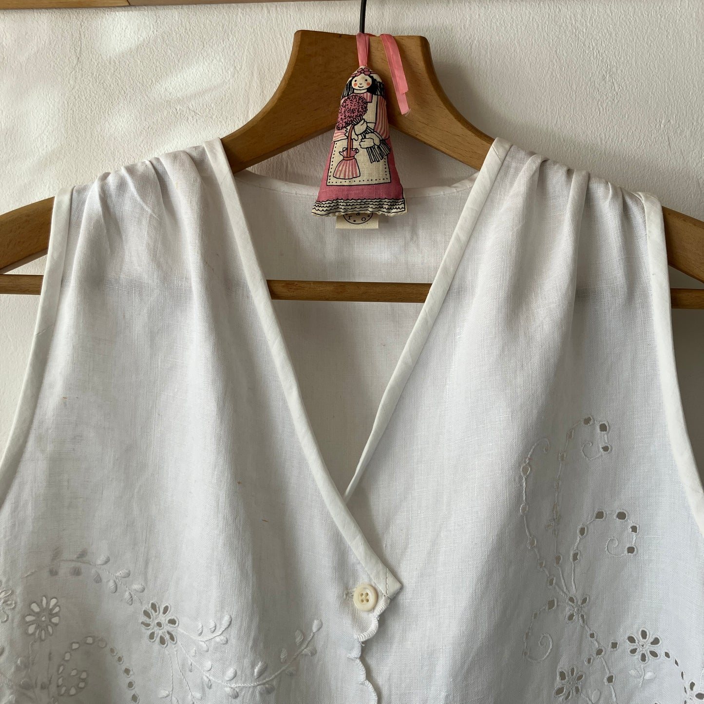 Gather-shoulder recycled tablecloth blouse