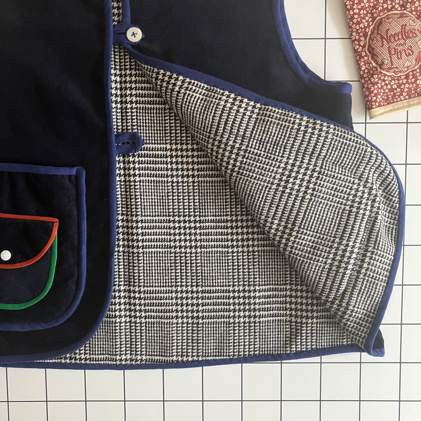 Double-pocket recycled corduroy vest