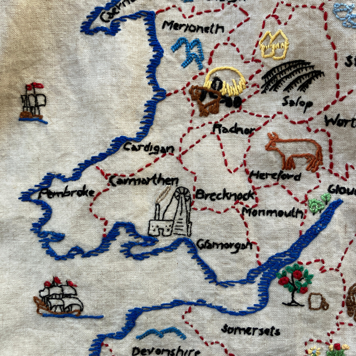 Embroidered map and tablecloth shirt – a circular story