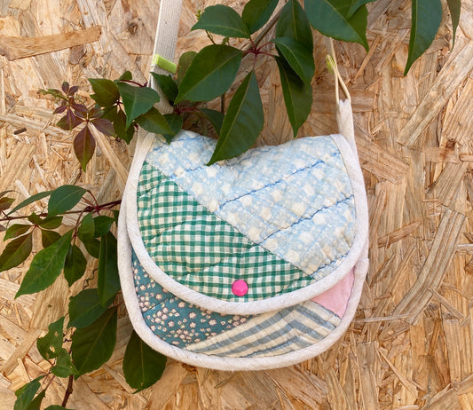 Handmade reclaimed antique patchwork quilt shoulder bag (pink popper)
